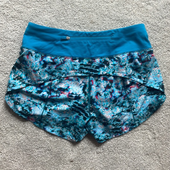 Lululemon Mid Rise Speed Up Shorts - Picture 2 of 2